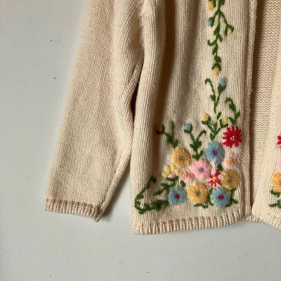 Vintage handmade embroidered cardigan - Picture 2 of 12